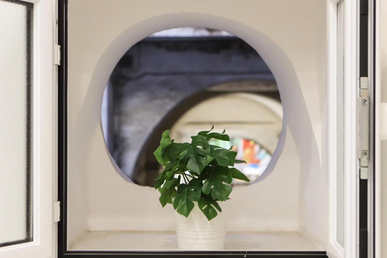 Cozy Apartment In Piazza Cavour By Wonderful Italy Napoli Eksteriør billede